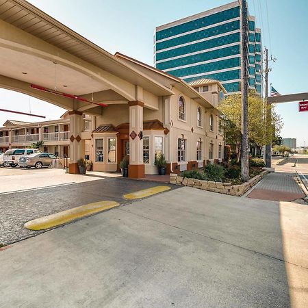 Quality Inn & Suites Dallas-Cityplace Exterior photo
