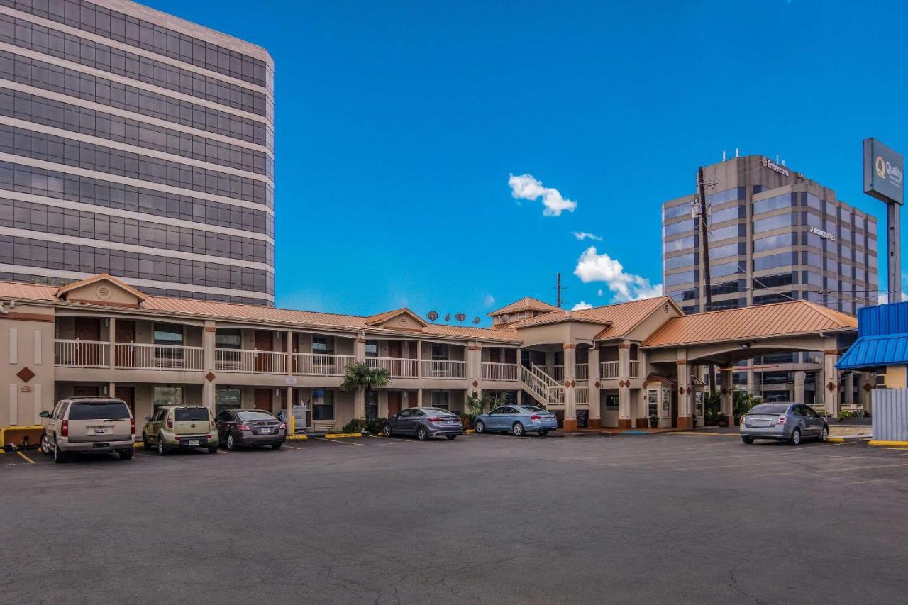 Quality Inn & Suites Dallas-Cityplace Exterior photo