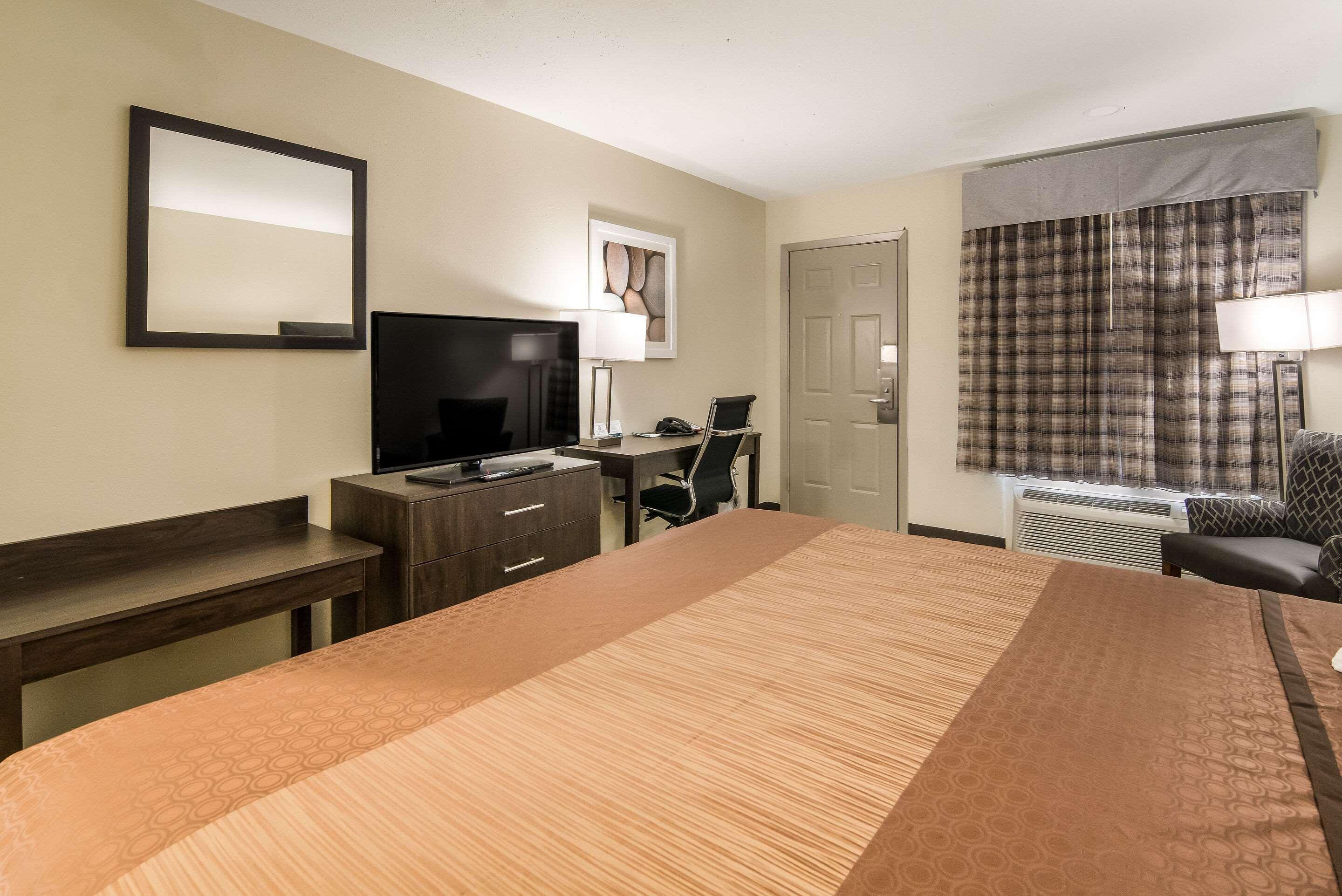 Quality Inn & Suites Dallas-Cityplace Exterior photo